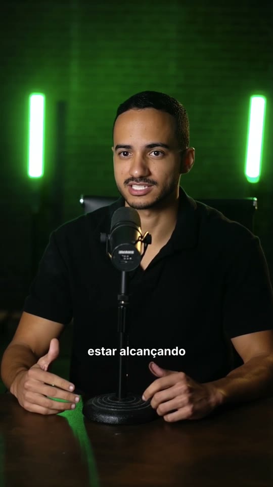 Avatar de Filipe em um estúdio de podcast